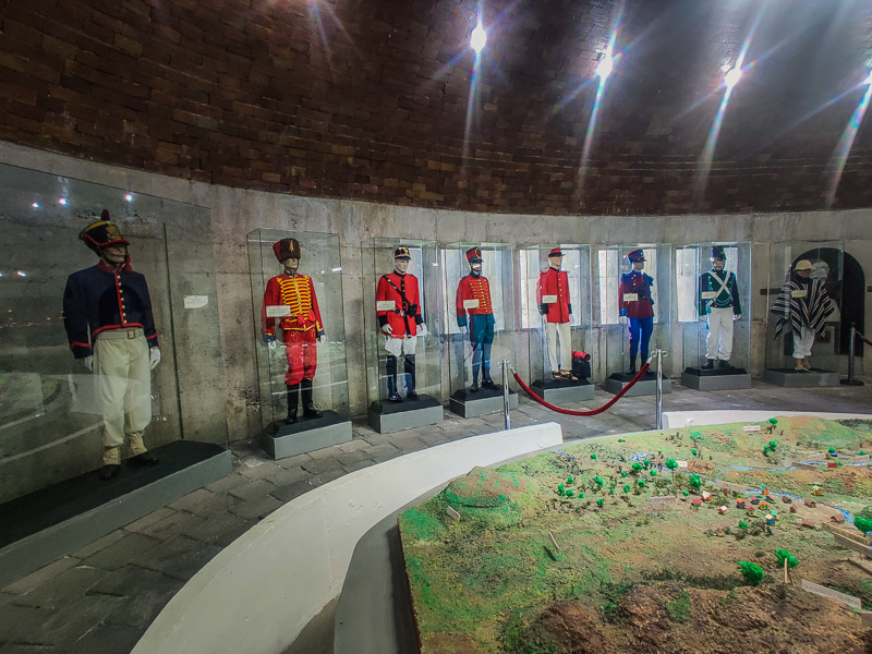 Uniforms of the troops that fought in the Battle of Pichincha